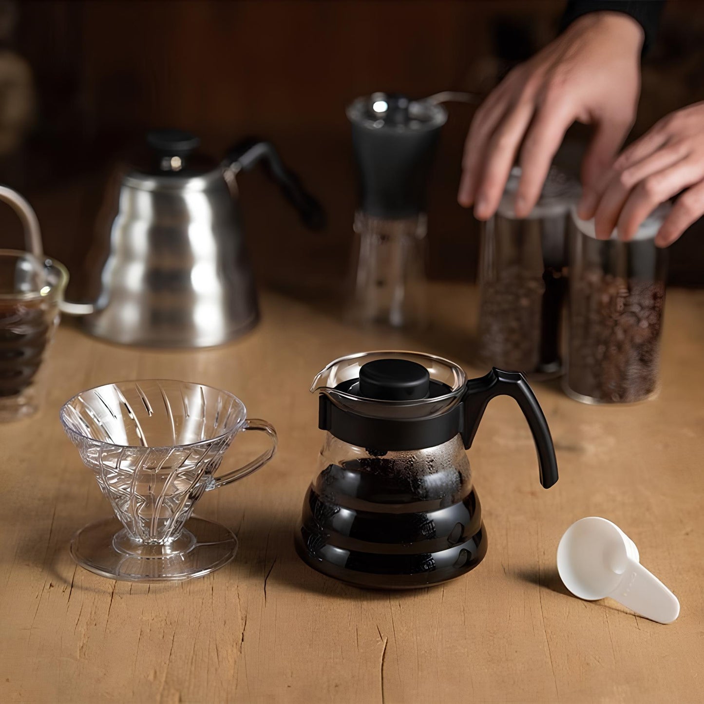 Zestaw do parzenia kawy Hario V60 Craft – dripper, serwer i filtry papierowe