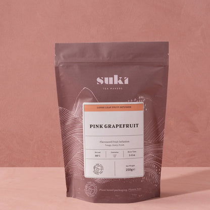 Herbata owocowa Suki Tea Pink Grapefruit 250 g – opakowanie herbaty liściastej na białym tle