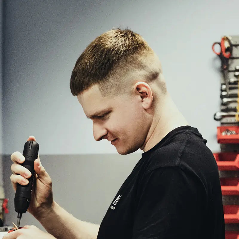 ŁUKASZ MŁYNARCZYK, Service Coordinator
W JAVA Coffee odpowiada za serwis i wszystko,