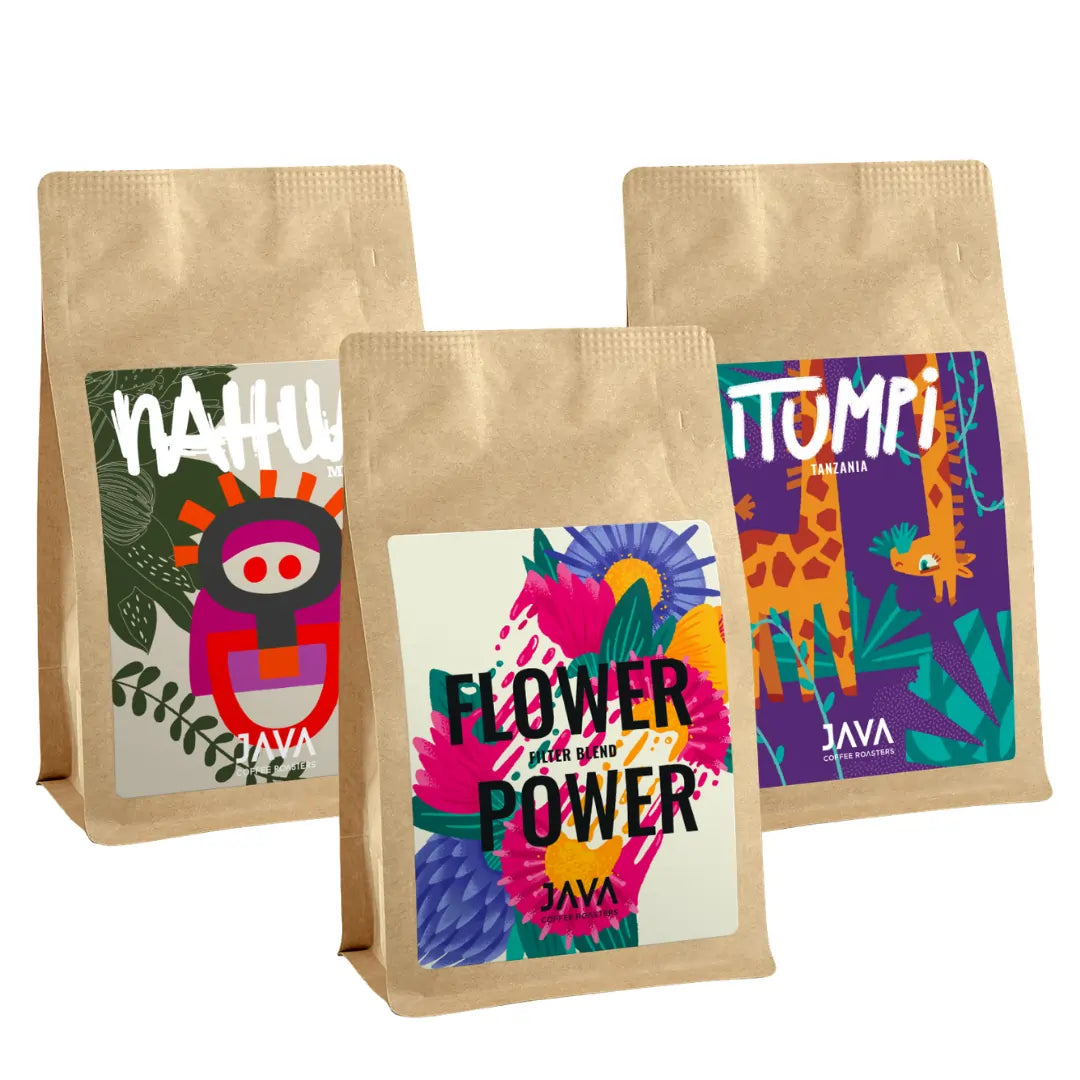 Zestaw kaw specialty JAVA Coffee Roasters 3x250 g – Nahua Mexico, Flower Power i Tanzania Itumpi na białym tle